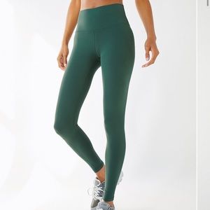 TNALife Cheeky hi-rise ankle leggings